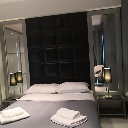 Fine Designed Flat 302