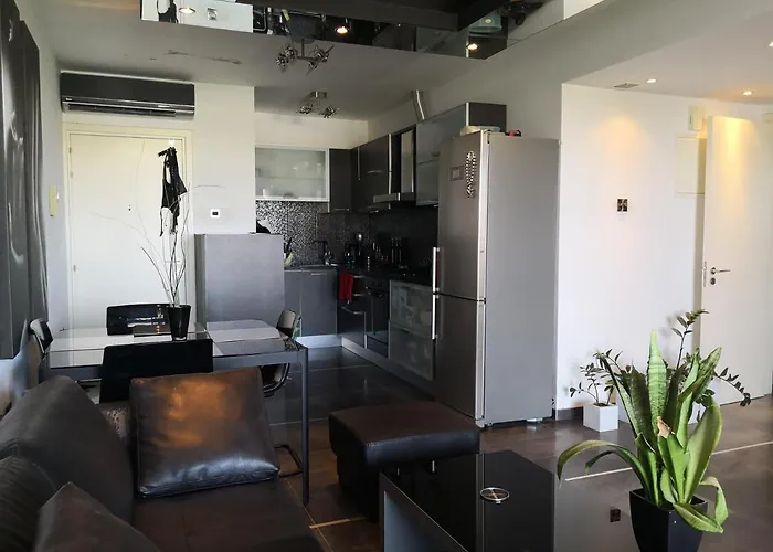 Fine Designed Flat 302