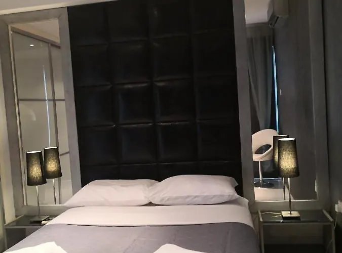 Fine Designed Flat 302